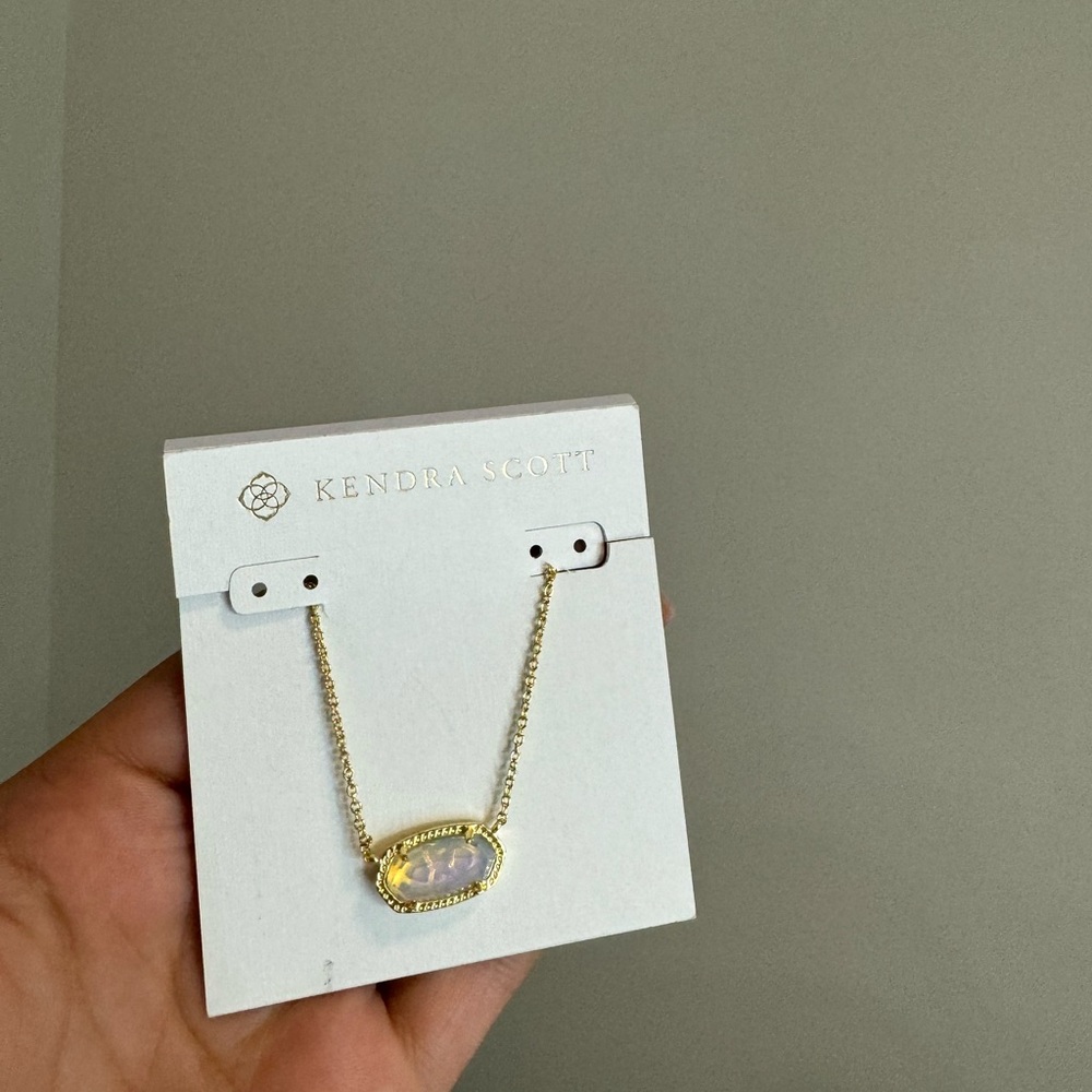 Kendra Scott necklace